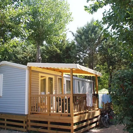 אתר קמפינג Camping La Barque 3*