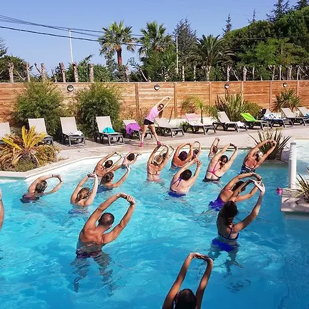 Camping La Barque אתר קמפינג 3*