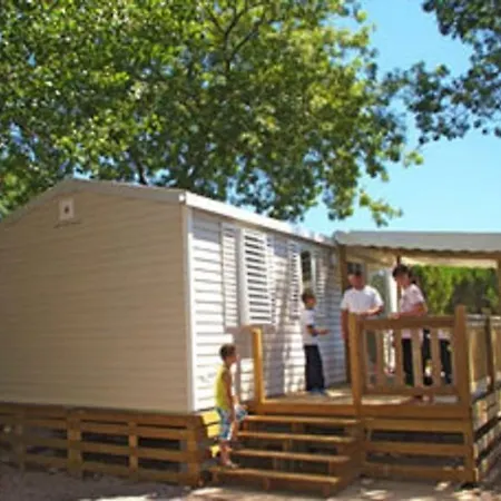 Camping La Barque אתר קמפינג 3*